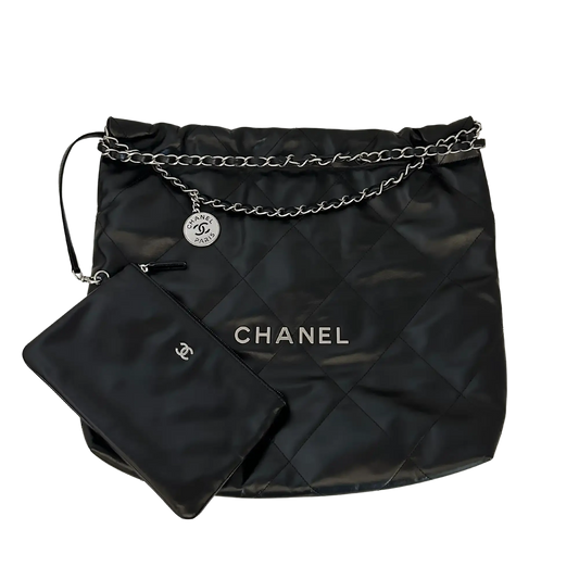 Chanel 22 mittelgoße Hobobag schwarz silberne Hardware 2024 Fullset / neuwertig Chanel