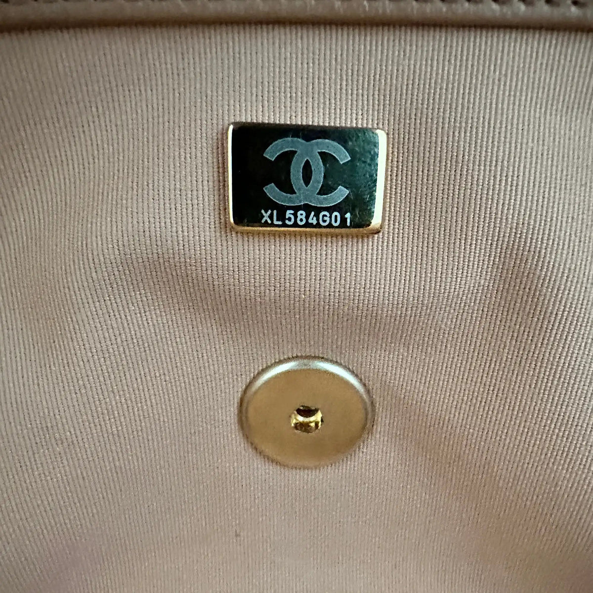 Chanel 19 Flap Bag Medium Tasche glänzendes Lammleder Caramel / sehr gut Chanel