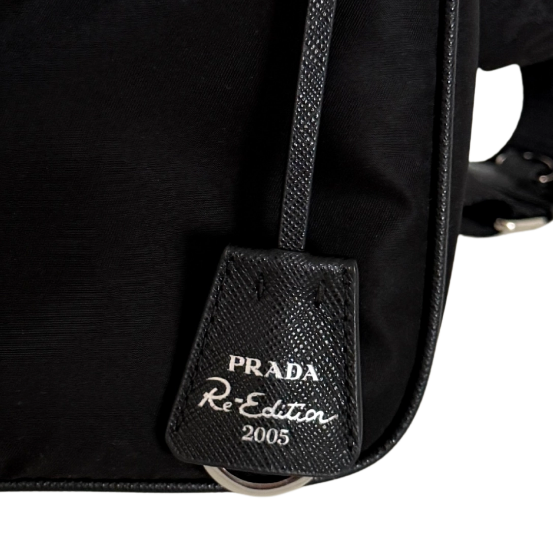 Prada Re-Edition 2005 aus Re-Nylon Schwarz / neuwertig Prada