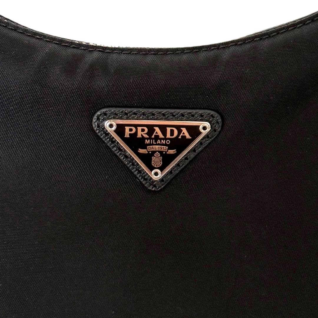 Prada Re-Edition 2005 aus Re-Nylon Schwarz / neuwertig Prada