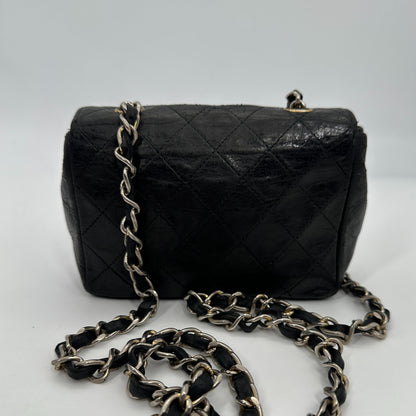 Chanel Mini Flap Bag schwarz Lammleder / akzeptabel Chanel