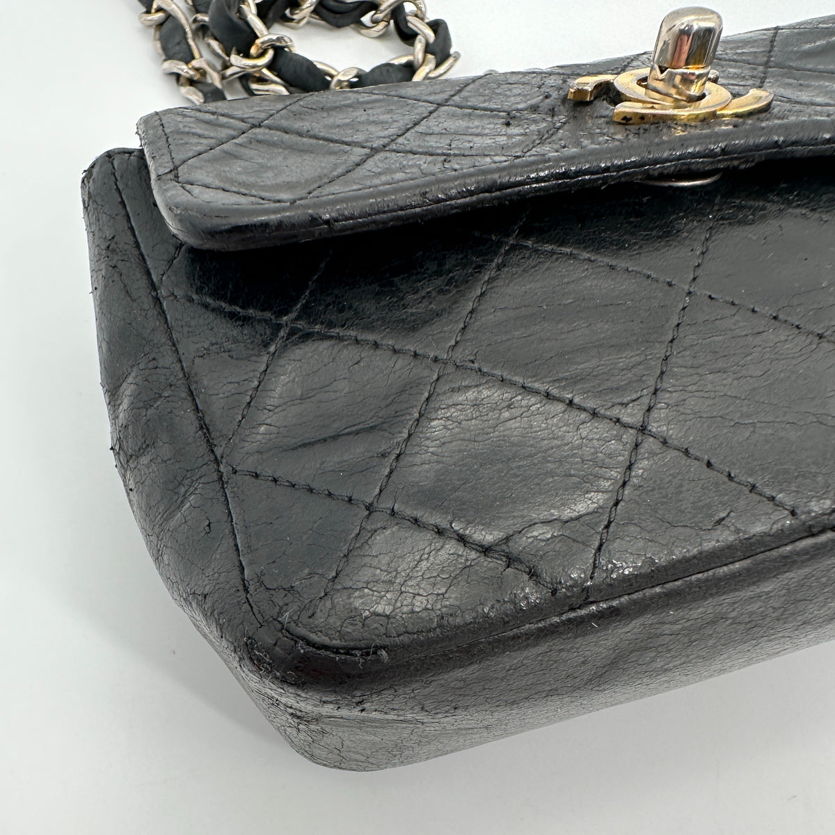 Chanel Mini Flap Bag schwarz Lammleder / akzeptabel Chanel