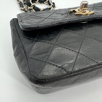Chanel Mini Flap Bag schwarz Lammleder / akzeptabel Chanel