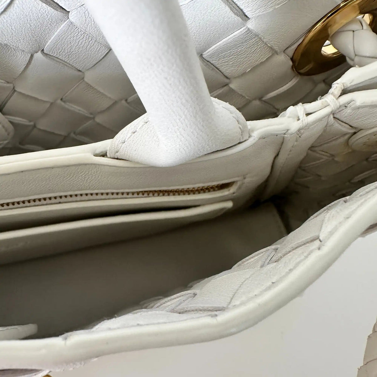 Bottega Veneta East/West Andiamo kleine Tote aus Intrecciato-Leder weiß 2023 / sehr gut Bottega Veneta