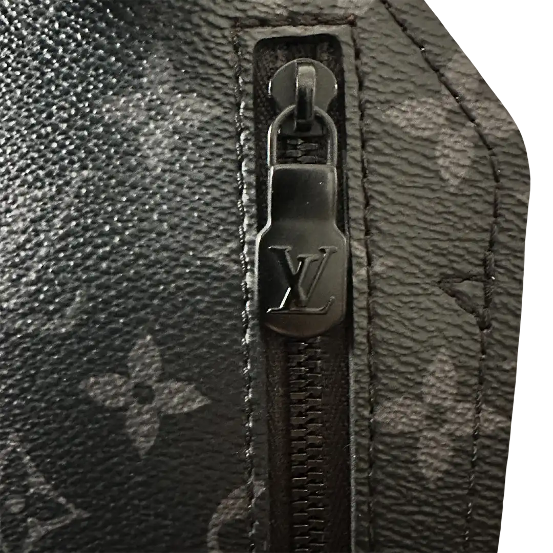 Louis Vuitton Saumur Monogramm Eclipse Slingbag M45912 Fullset / sehr gut Louis Vuitton