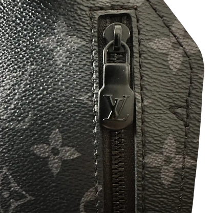 Louis Vuitton Saumur Monogramm Eclipse Slingbag M45912 Fullset / sehr gut Louis Vuitton