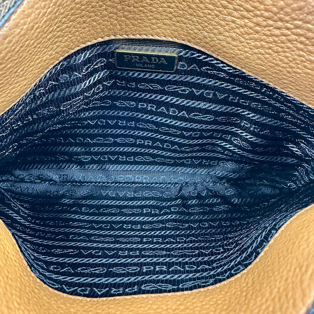 Prada Vitello Phenix Cannella braune Leder Crossbody Tasche / neuwertig Prada
