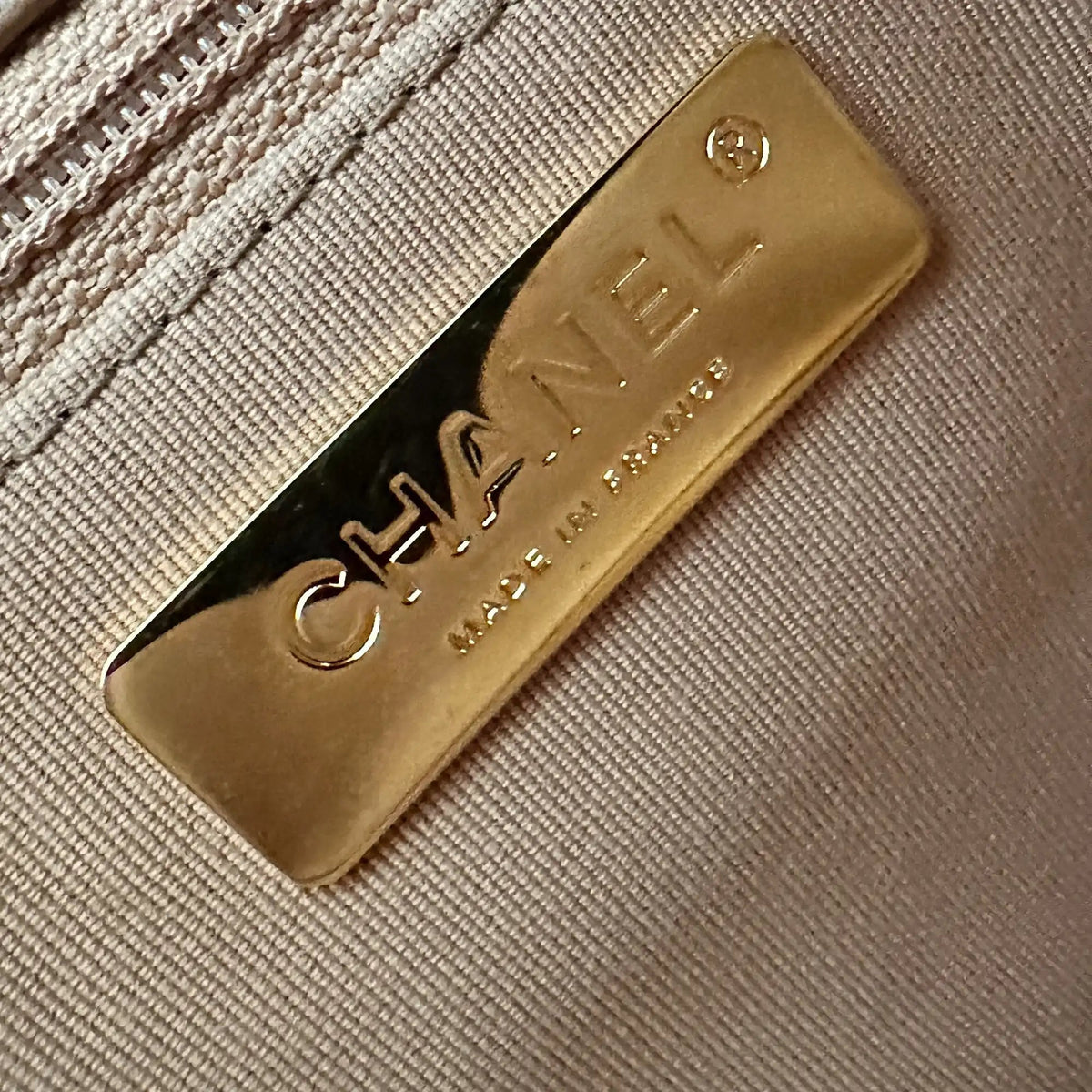 Chanel 19 Flap Bag Medium Tasche glänzendes Lammleder Caramel / sehr gut Chanel