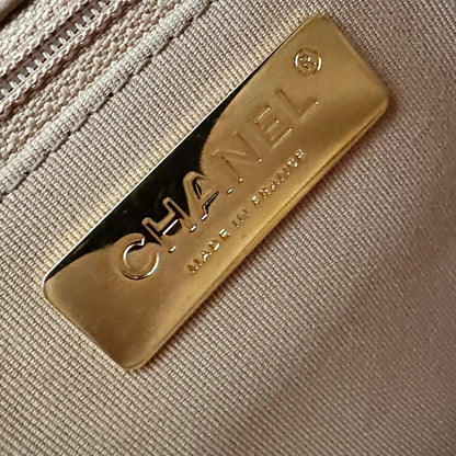 Chanel 19 Flap Bag Medium Tasche glänzendes Lammleder Caramel / sehr gut Chanel