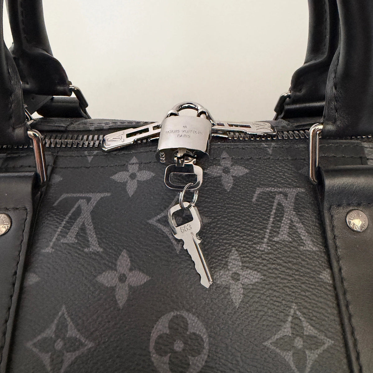 Louis Vuitton Keepall 50 Bandouliere Monogram Eclipse Reverse 50 grau / ungetragen Louis Vuitton