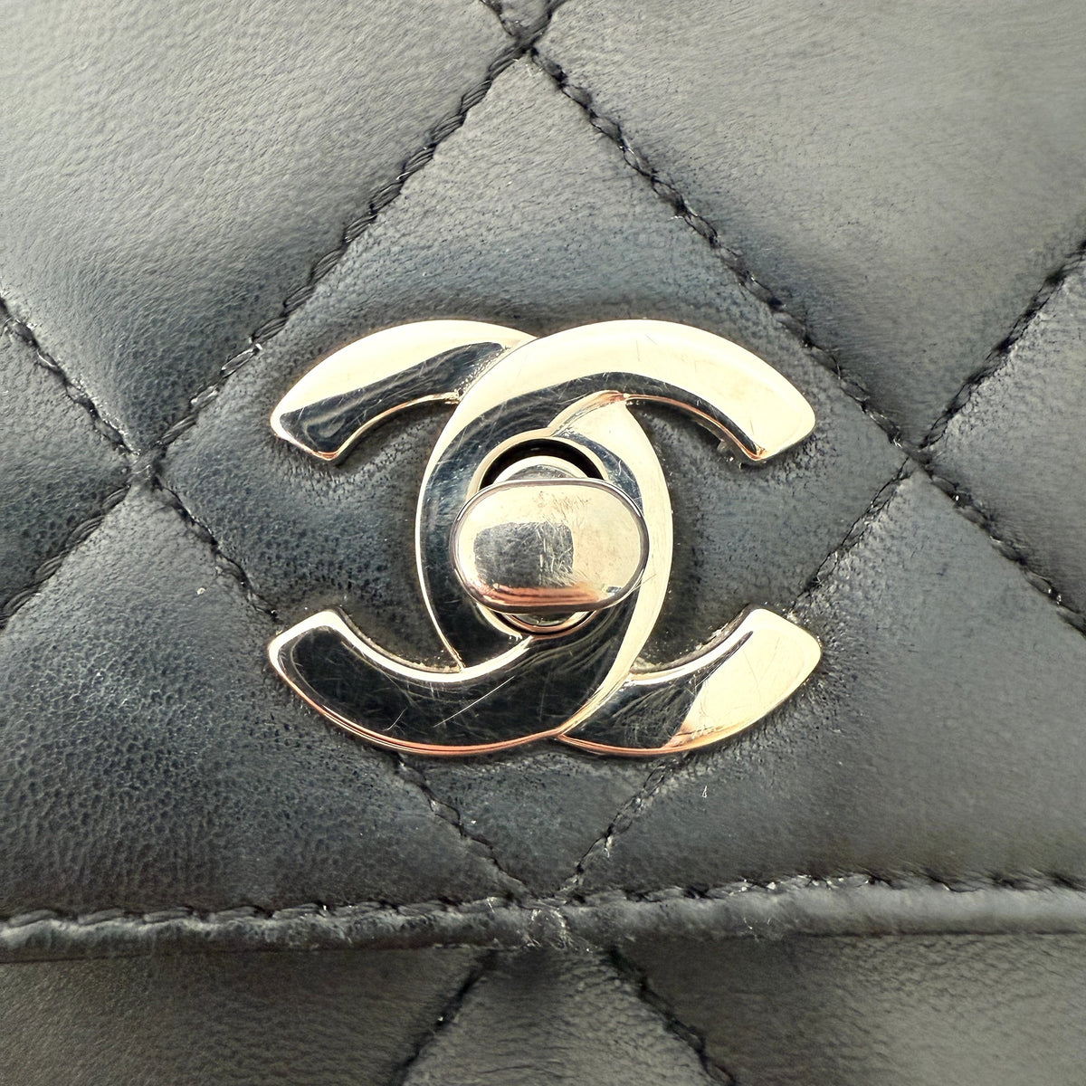 Chanel Matelasse Top Handle Handtasche Schwarz / akzeptabel Chanel