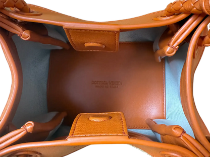 Bottega Veneta kleine Parachute Schultertasche aus Raffiabast 2025 / neuwertig Bottega Veneta