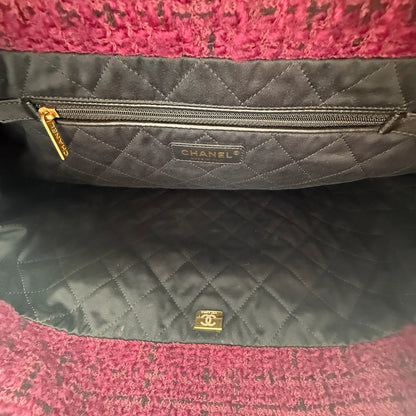 Chanel 22 mittelgroße Hobobag aus Tweed Burgunderrot goldene Hardware / neuwertig Chanel