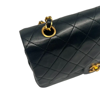 CHANEL 2.55 Double Flap 10" Chain Shoulder Bag schwarzes Lammleder / gut Chanel