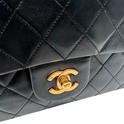 CHANEL 2.55 Double Flap 10" Chain Shoulder Bag schwarzes Lammleder / gut Chanel