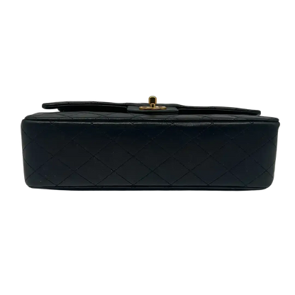 CHANEL 2.55 Double Flap 10" Chain Shoulder Bag schwarzes Lammleder / gut Chanel