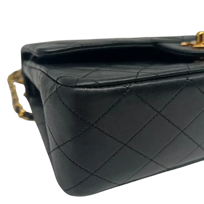 CHANEL 2.55 Double Flap 10" Chain Shoulder Bag schwarzes Lammleder / gut Chanel
