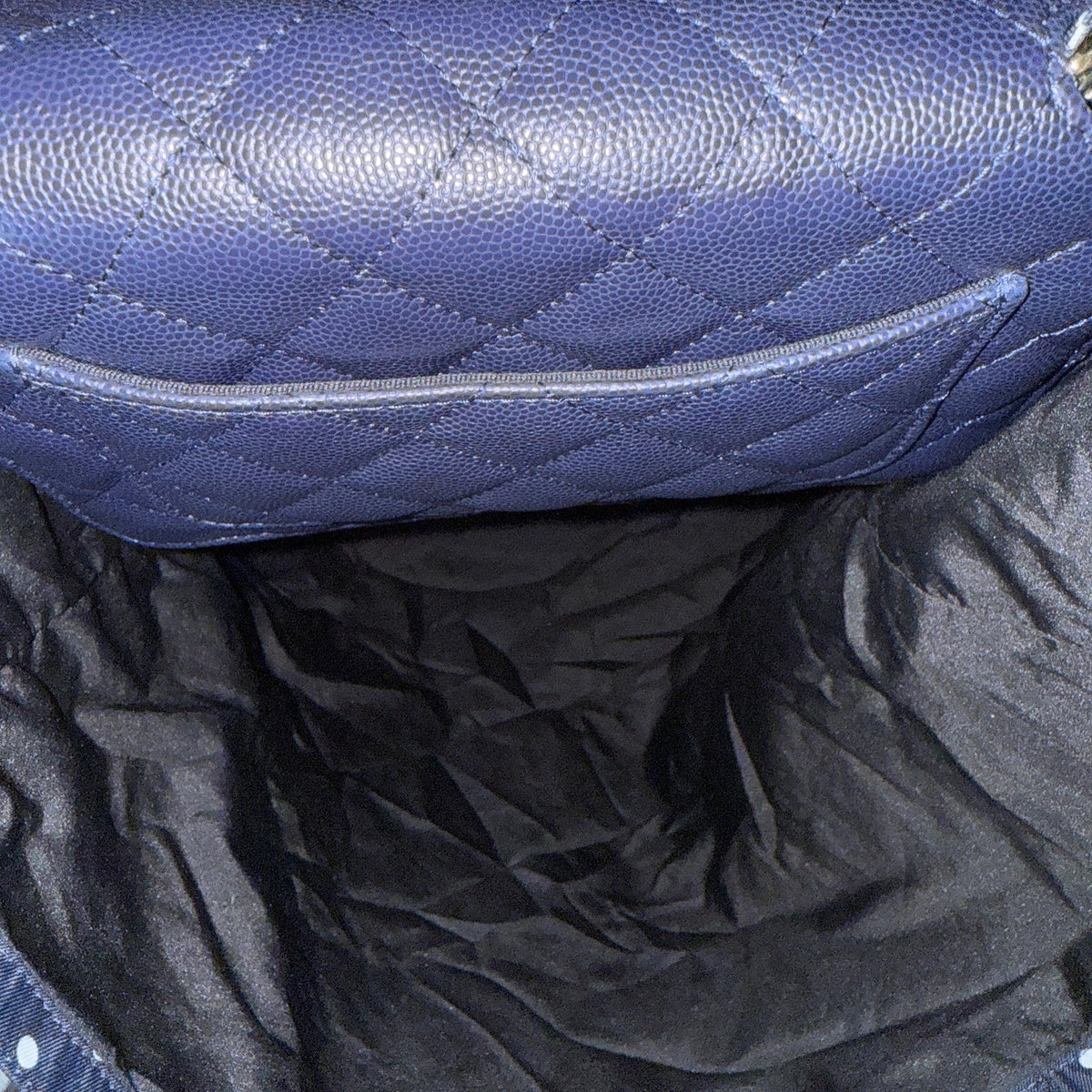 Chanel Quilted Foldable Chain Tote Bag Caviar mit Polka Dots Navyblau / neuwertig Chanel
