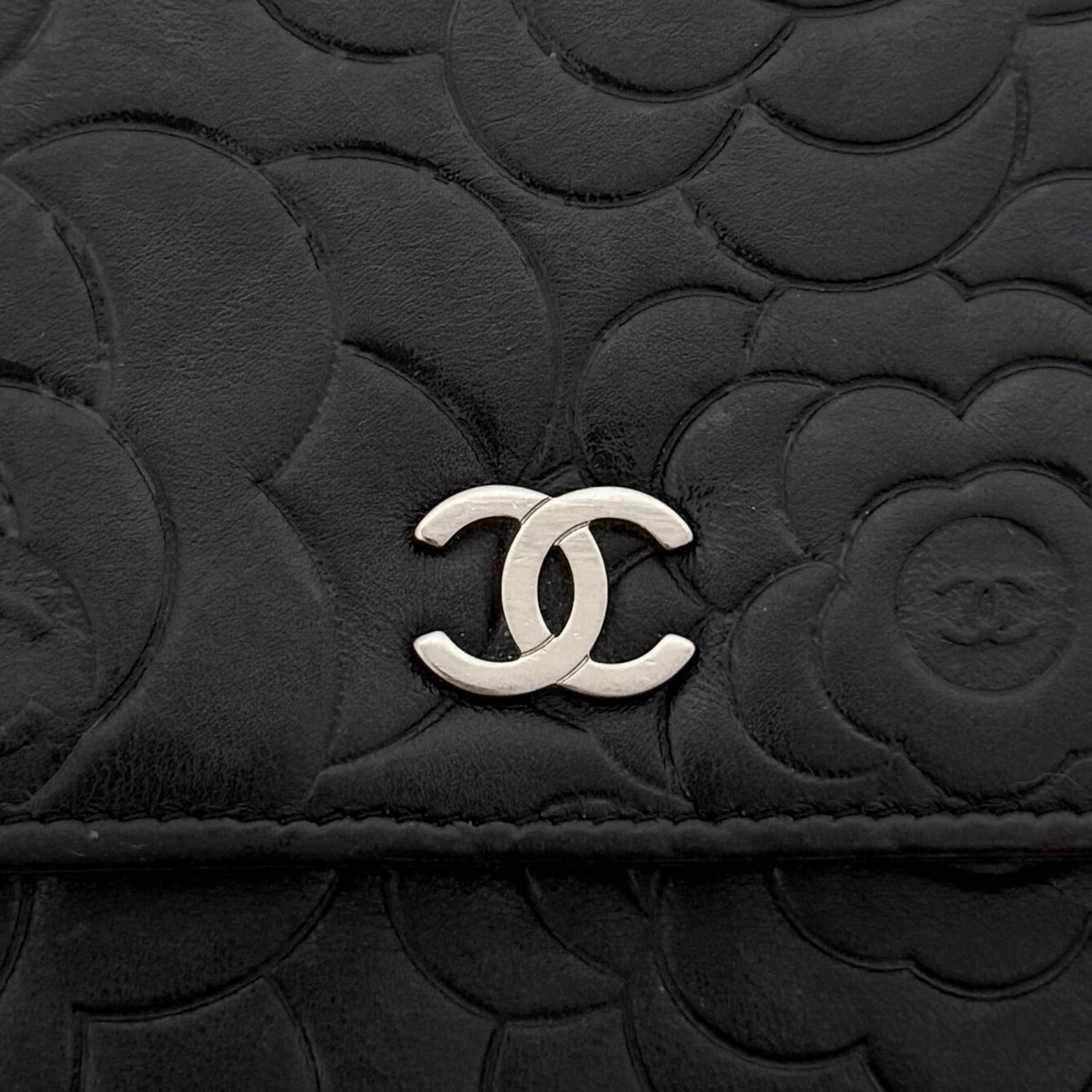 Chanel Wallet On Chain Camellia Lammleder Schwarz goldene Hardware / sehr gut Chanel