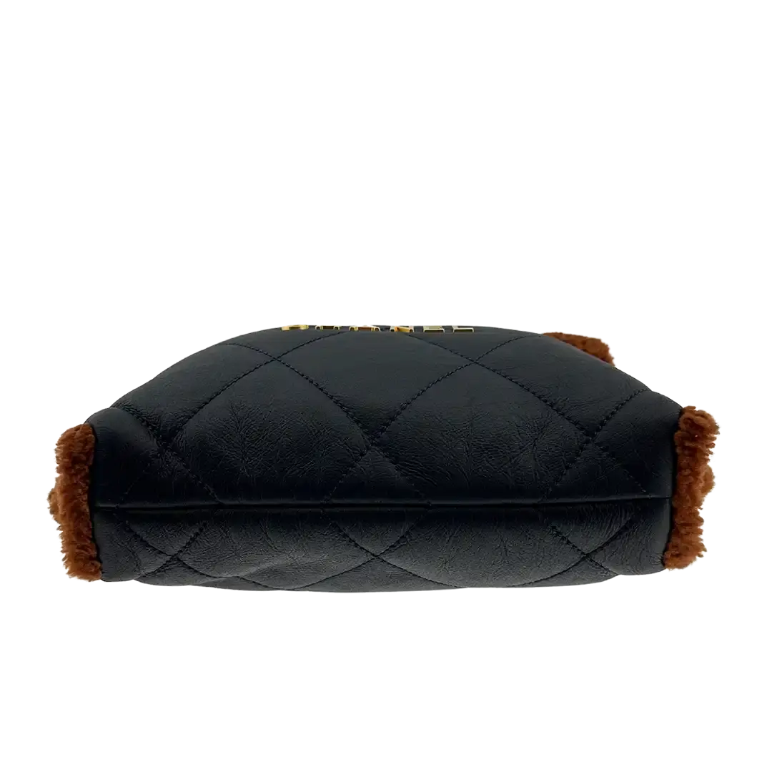 Chanel 22 kleine Hobobag aus Lammleder mit Lammfell / neuwertig Chanel