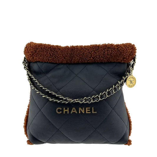 Chanel 22 kleine Hobobag aus Lammleder mit Lammfell / neuwertig Chanel