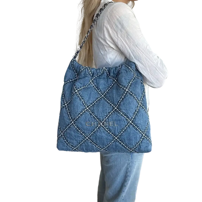 Chanel 22 mittelgoße Hobobag Denim 2022 / sehr gut Chanel