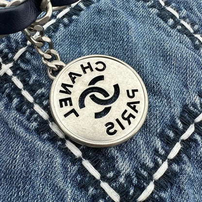 Chanel 22 mittelgoße Hobobag Denim 2022 / sehr gut Chanel