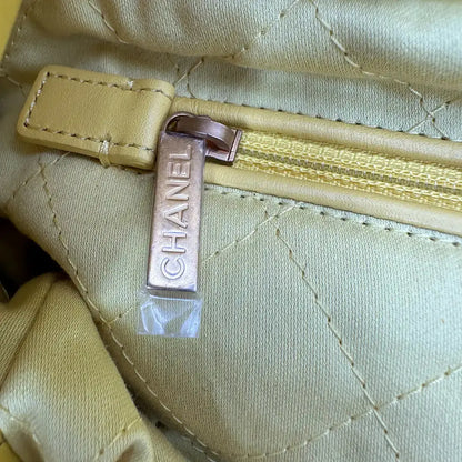 Chanel 22 mittelgroße Tasche Kalbsleder gelb / neuwertig Chanel