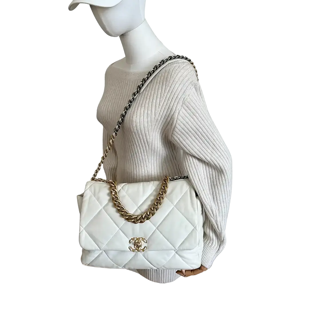 Chanel Chanel 19 Maxitasche Lammleder weiß / sehr gut Chanel