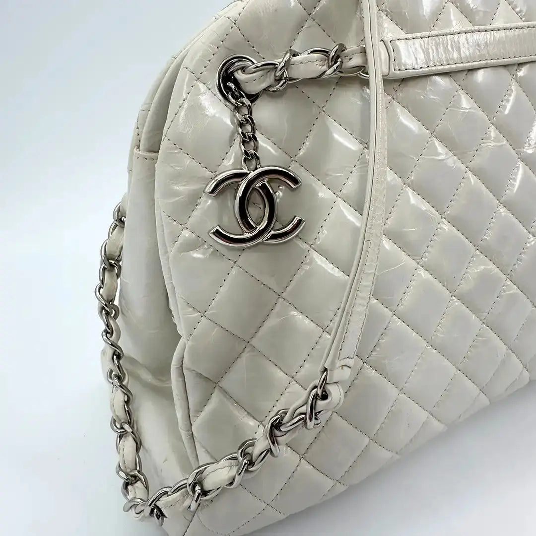 Chanel Mademoiselle Lackleder Tasche weiß / akzeptabel Chanel