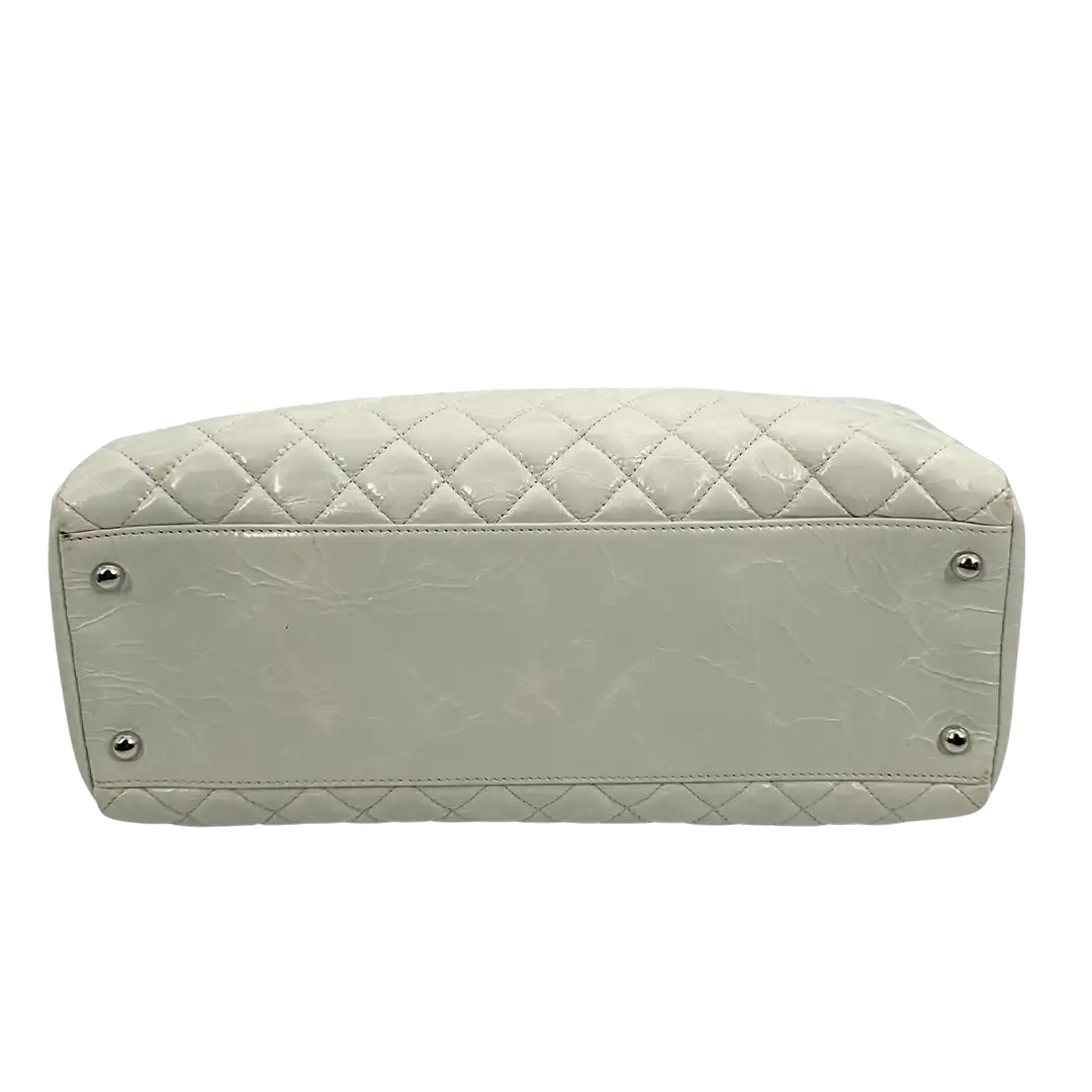 Chanel Mademoiselle Lackleder Tasche weiß / akzeptabel Chanel