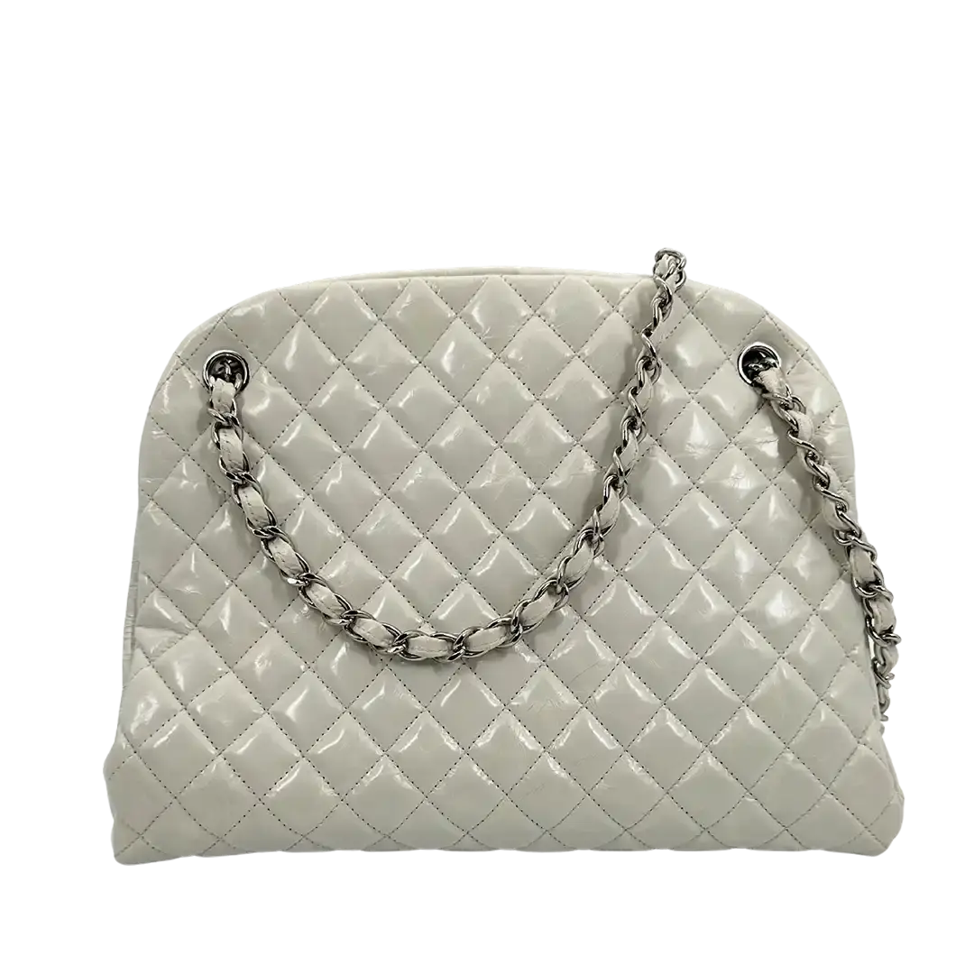 Chanel Mademoiselle Lackleder Tasche weiß / akzeptabel Chanel