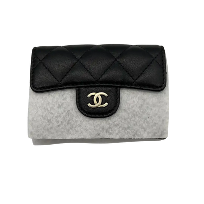 Chanel Timeless Portemonnaie aus Lammleder schwarz / ungetragen Chanel