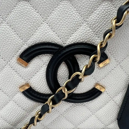Chanel Vanity Case Bag CC Kaviar Leder schwarz weiß / sehr gut Chanel