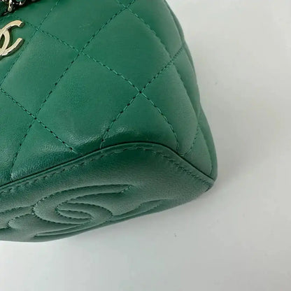 Chanel Vanity Case Top Handle Mini Lammleder grün / sehr gut Chanel