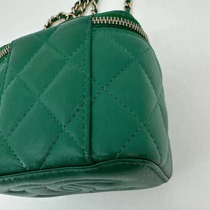 Chanel Vanity Case Top Handle Mini Lammleder grün / sehr gut Chanel