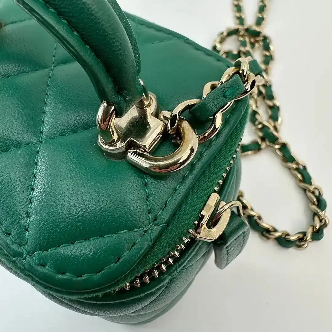 Chanel Vanity Case Top Handle Mini Lammleder grün / sehr gut Chanel