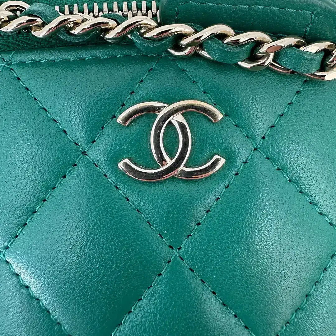Chanel Vanity Case Top Handle Mini Lammleder grün / sehr gut Chanel