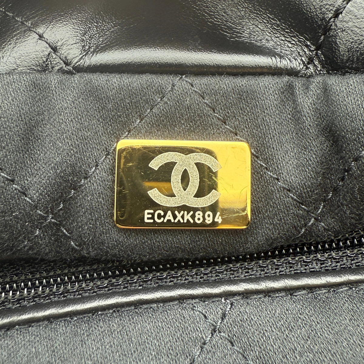 Chanel 22 kleine Hobo Bag Schwarz goldene Hardware Fullset / sehr gut Chanel