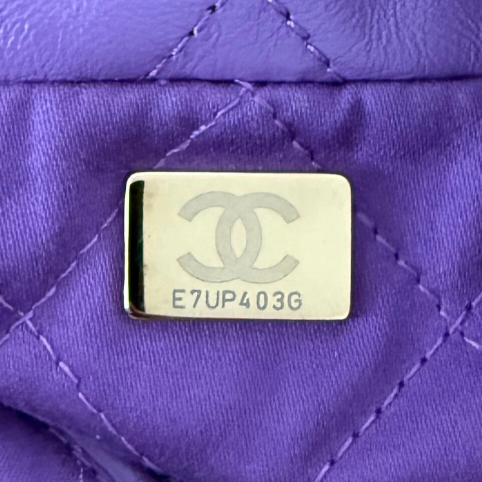 Chanel 22 mittelgroße Hobo Bag aus Kalbsleder Flieder goldene Hardware / sehr gut Chanel