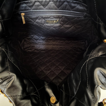 Chanel 22 kleine Hobo Bag Schwarz goldene Hardware / neuwertig Chanel