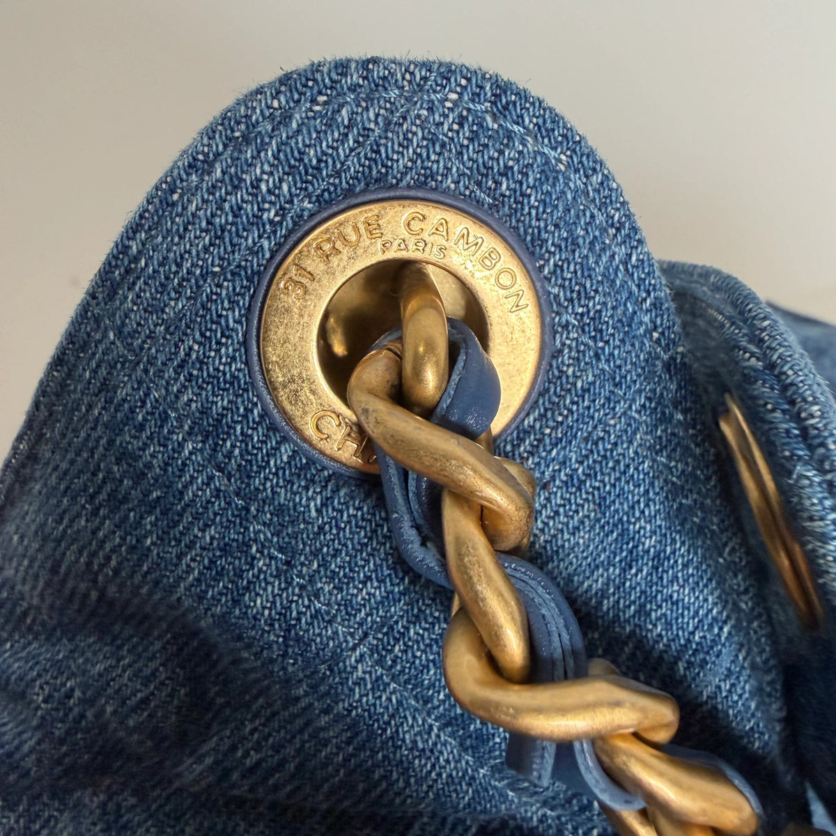 Chanel 25 Medium Handbag Washed Denim Blau Gold Hobo Tasche Chanel