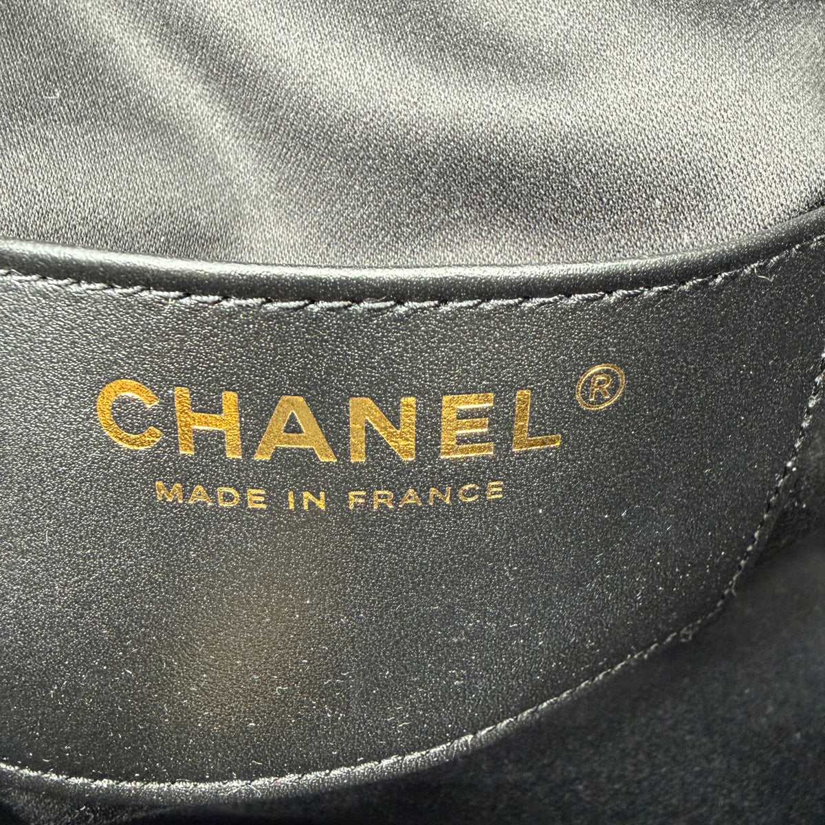 Chanel 25 Kleine Tasche Kaviarleder Schwarz Hardware Gold gealtert – Ansicht 7