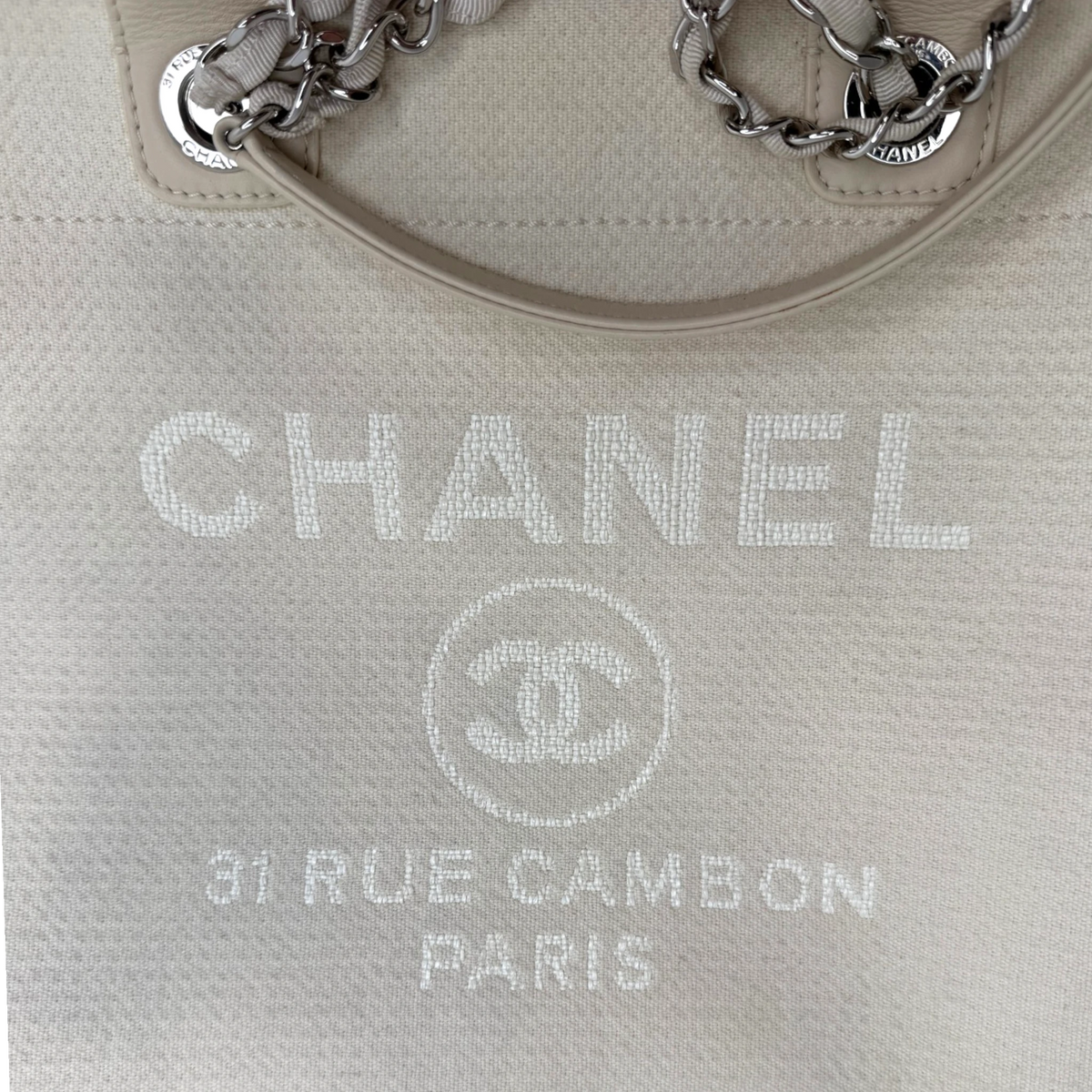 Chanel Deauville mittelgroße Tasche beige silberne Hardware 2022 / gut Chanel