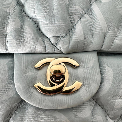 Chanel Mini Flap Bag aus hellblauem Puffer-Lammleder Fullset / neuwertig Chanel