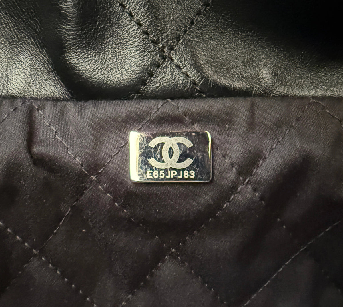 Chanel 22 mittelgroße Hobobag aus Kalbsleder Schwarz silberne Hardware / neuwertig Chanel