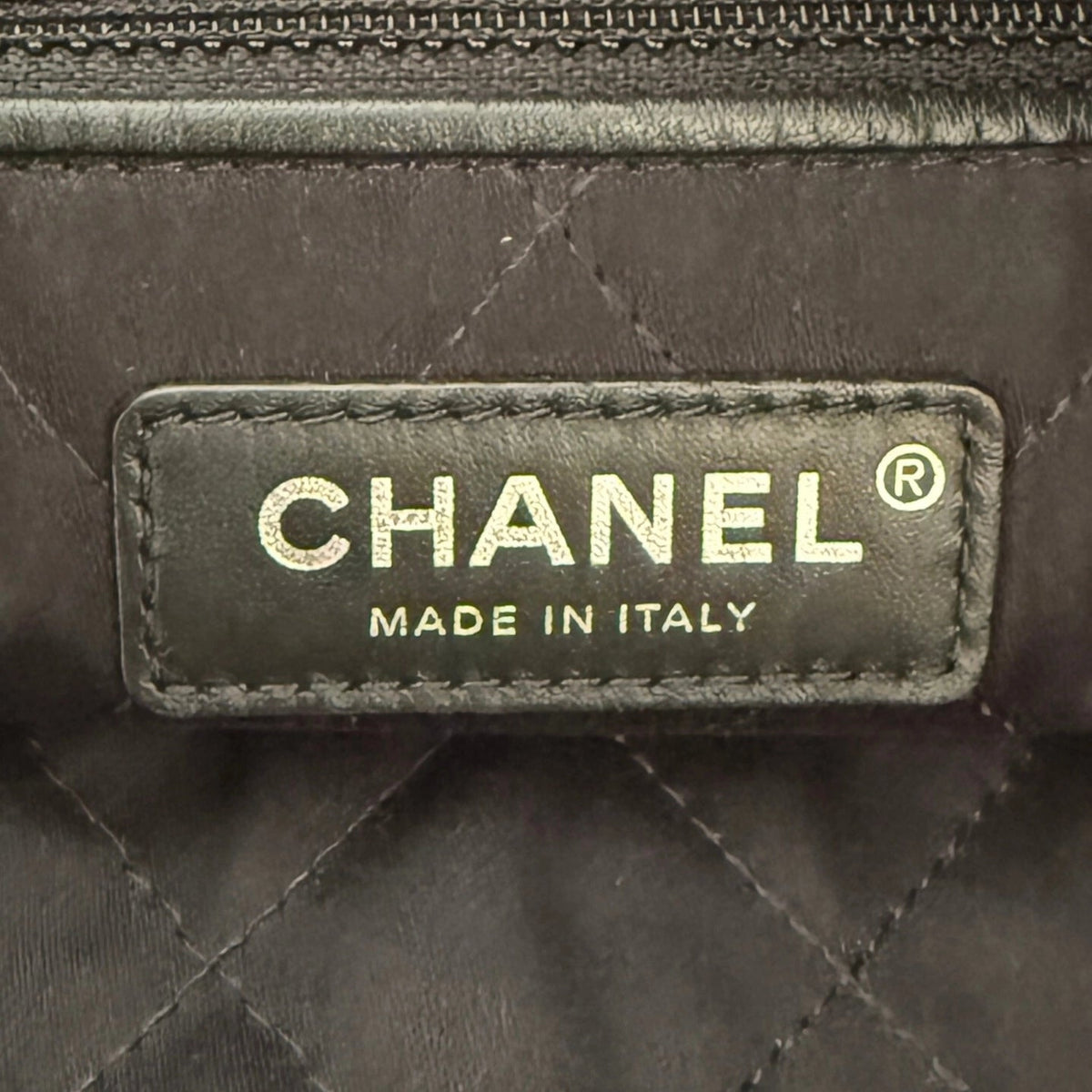 Chanel 22 mittelgroße Hobobag aus Kalbsleder Schwarz silberne Hardware / neuwertig Chanel