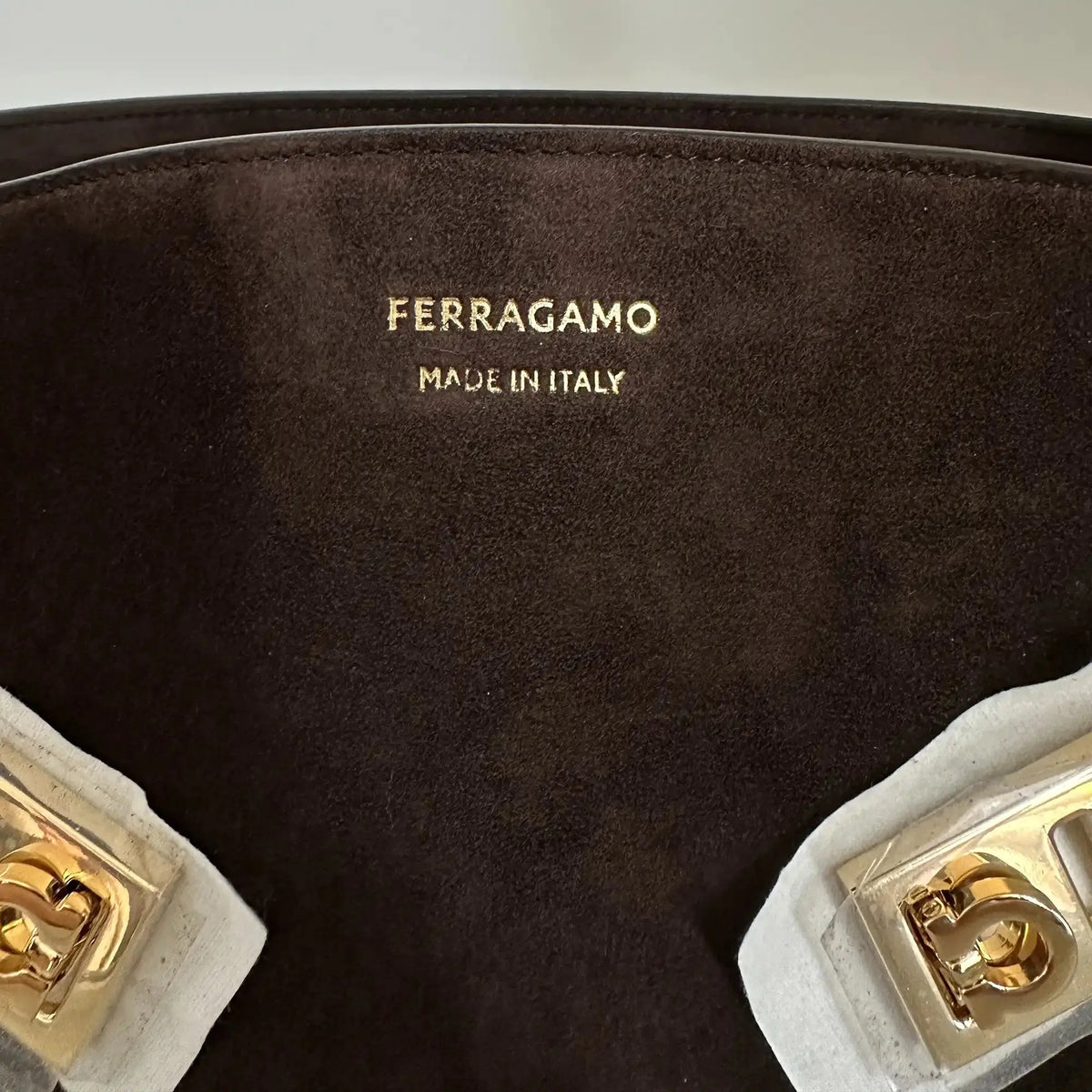 Ferragamo Hug Tote Bag aus Veloursleder braun / ungetragen Salvatore Ferragamo