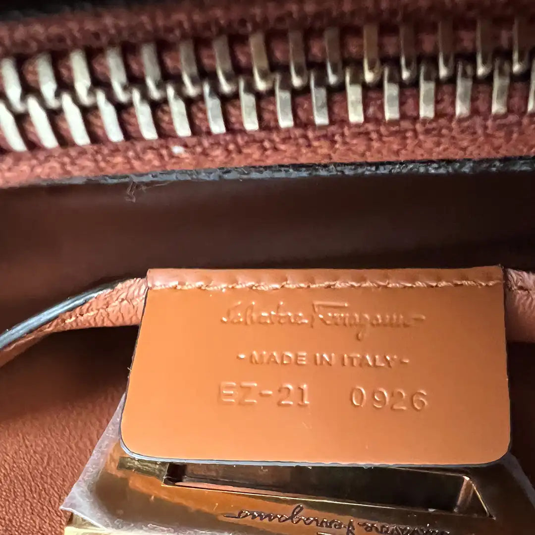 Salvatore Ferragamo Trifolio Schultertasche Siena Tan / neu Salvatore Ferragamo