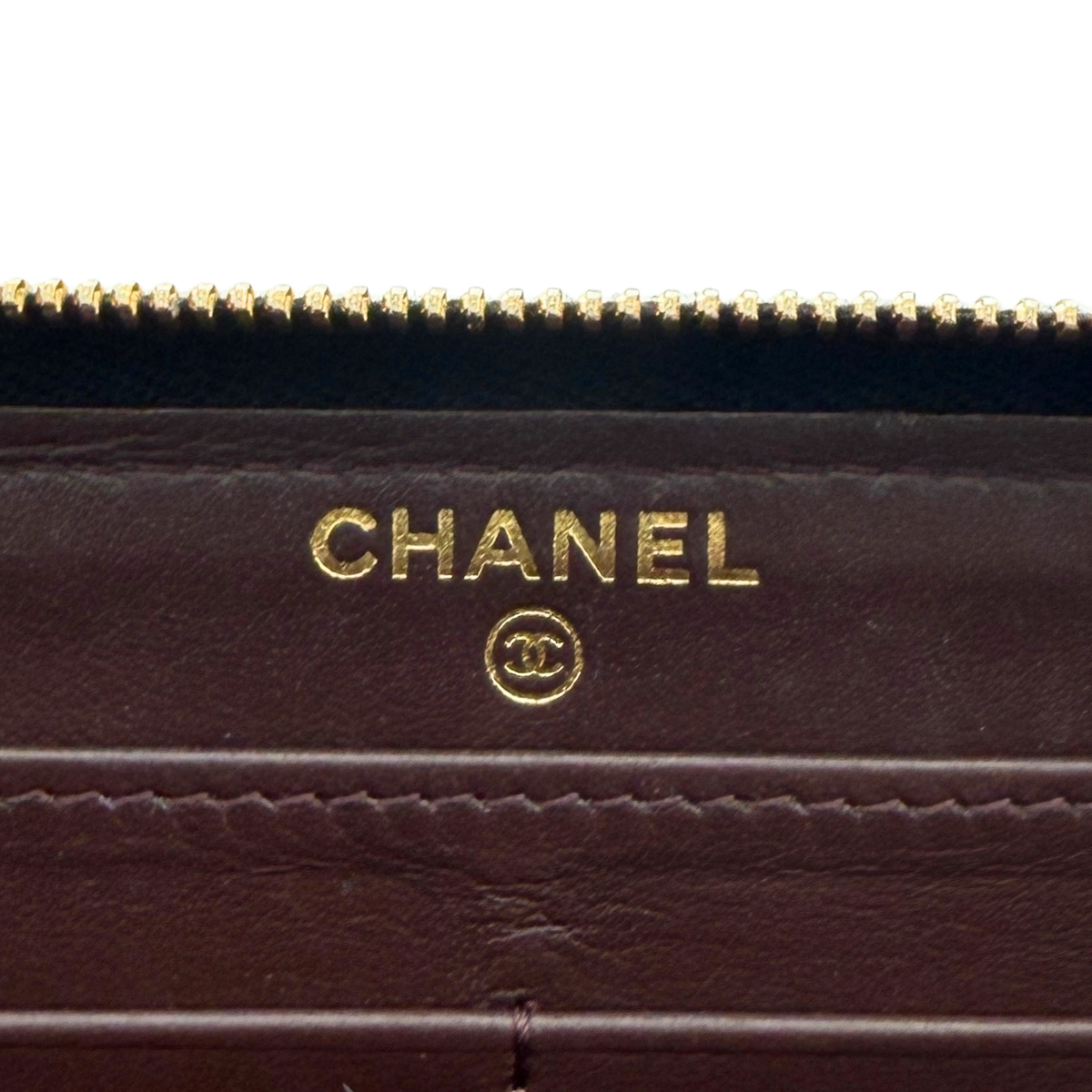 Chanel Gusset Zip Around portemonnee van kaviaarleer zwart